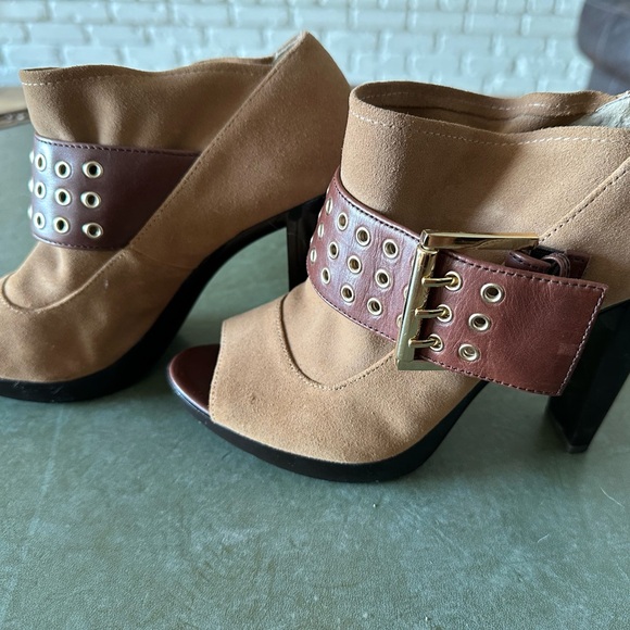 Michael Kors belted booties - Picture 3 of 4